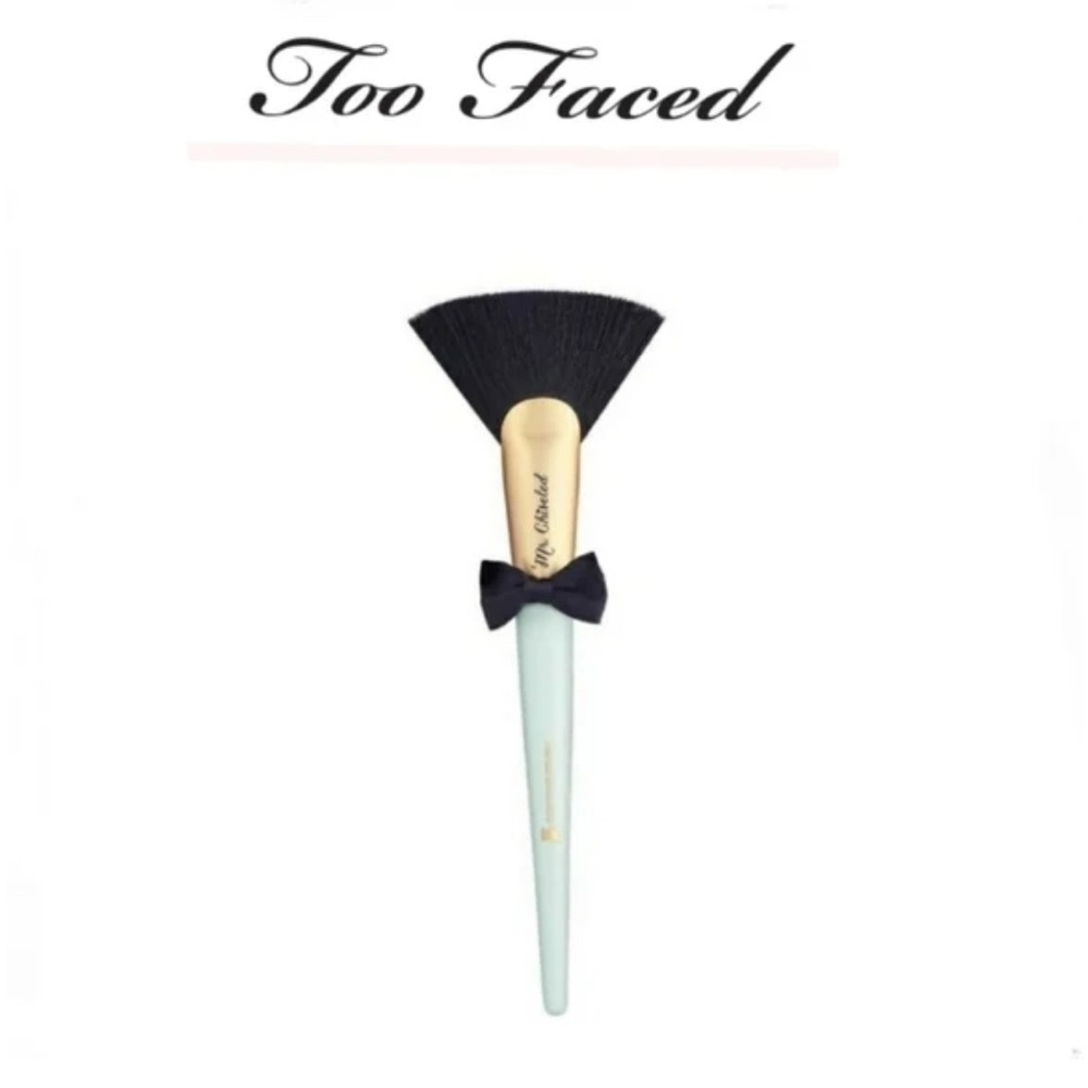 Too Faced Mr. Chisel Contouring Brush